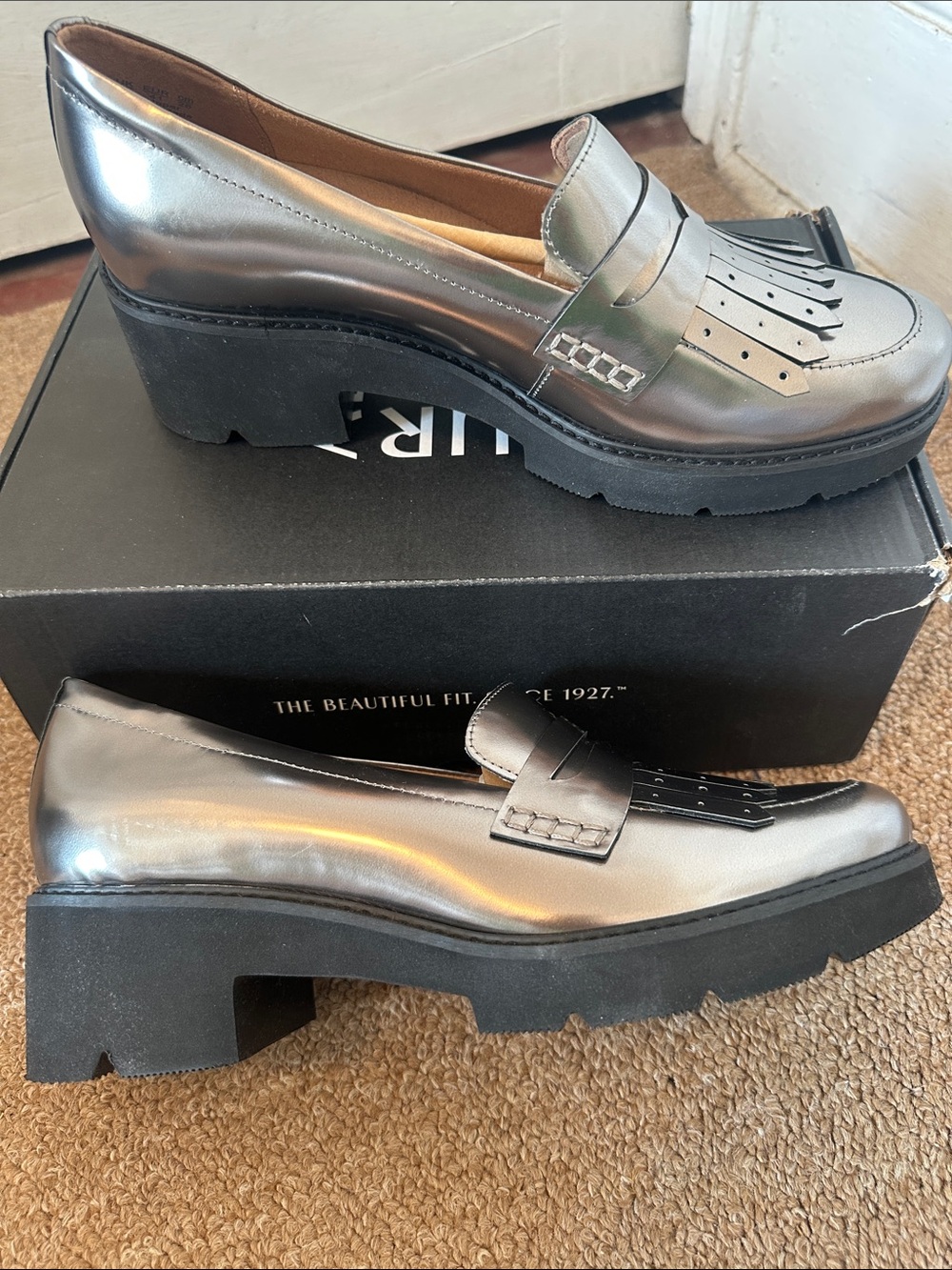 Naturalizer women’s Metallic Silver Kiltie Loafers - Picture 3 of 7